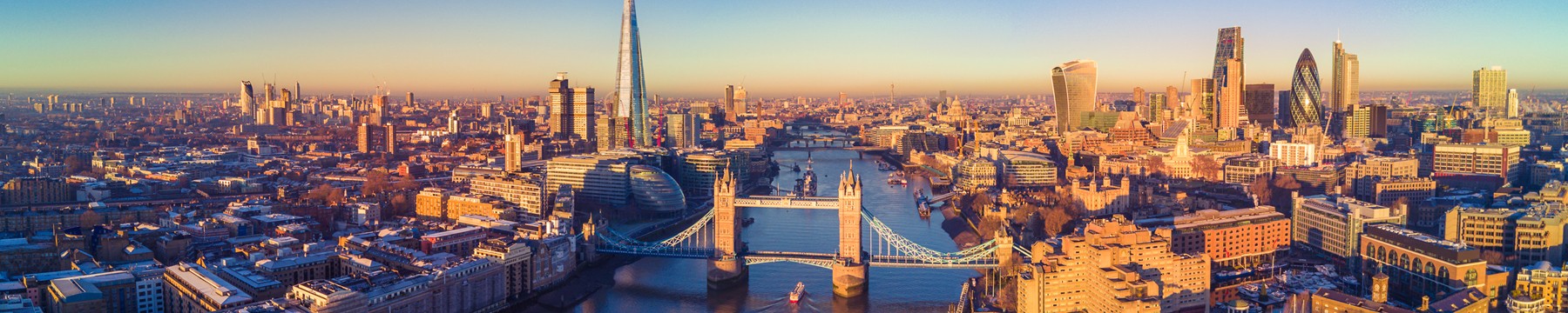 Panoramic view of the London Bridger and the surrounding area