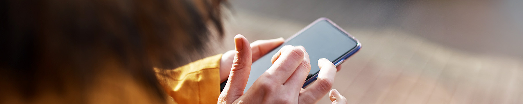 Passenger using the LNR App