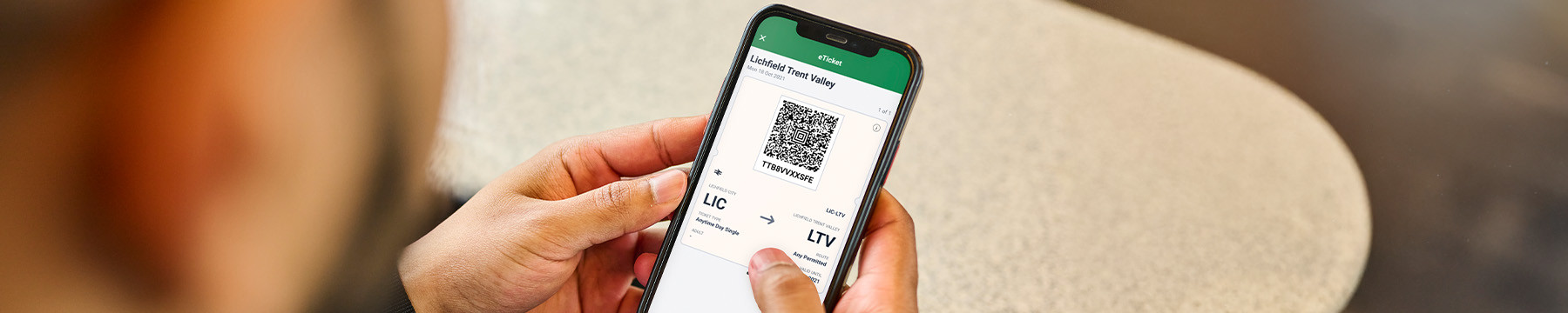 Passenger using the LNR App