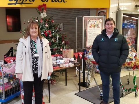 London Northwestern Railway thanks generous Watford Junction passengers for Christmas present donations