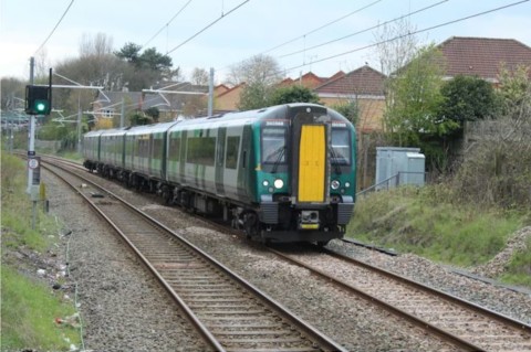London Northwestern Railway urges passengers to travel early for Christmas