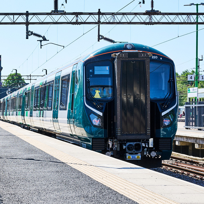 LNR class 730/2 pulling into platform