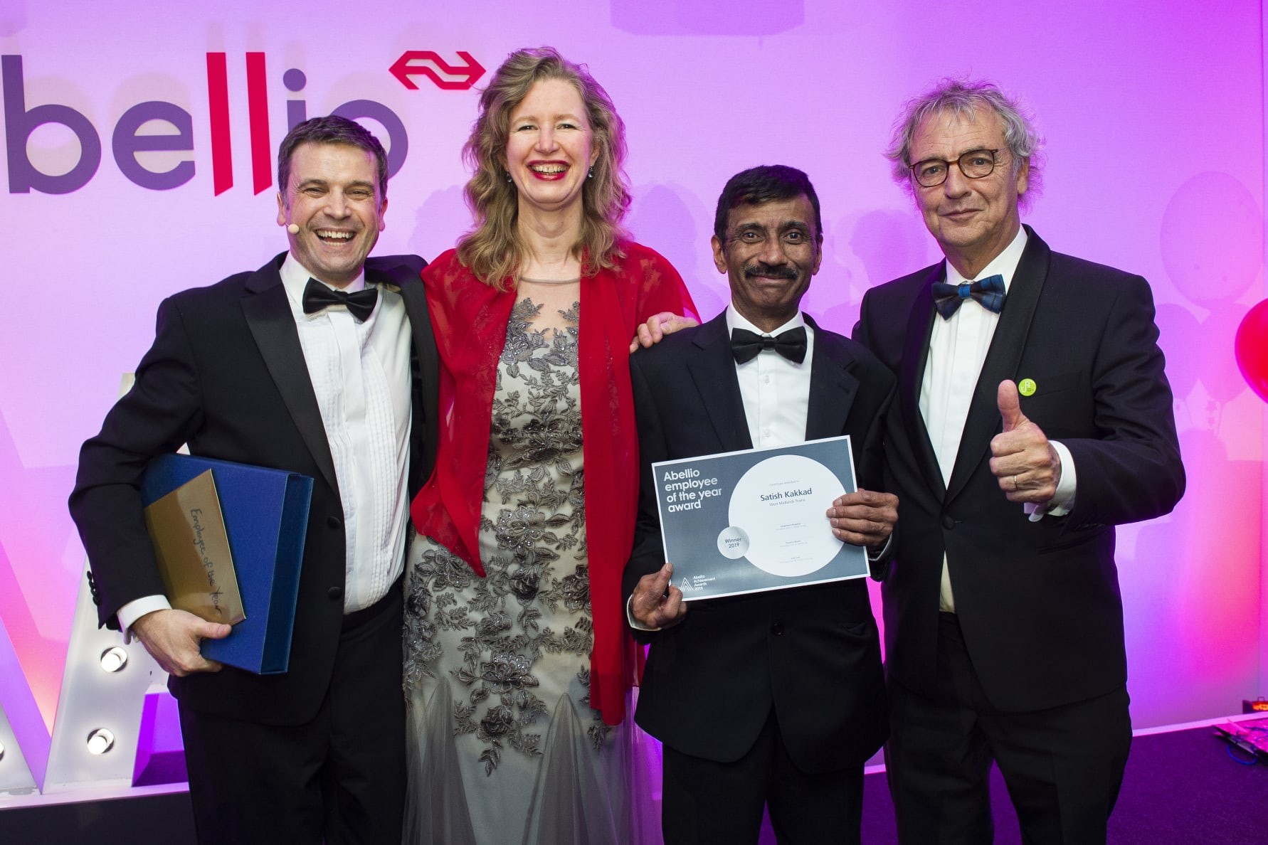 Milton Keynes booking office clerk wins prestigious 'Employee of the Year' award 