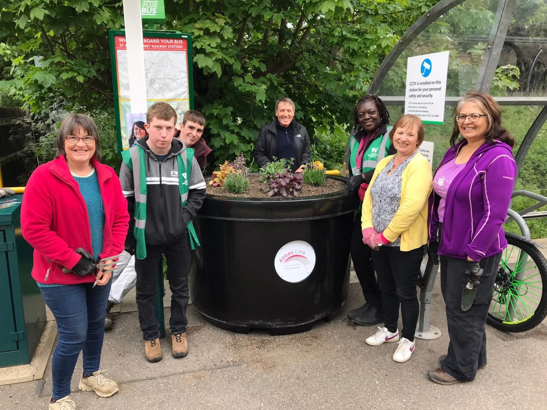 Volunteers' Week: London Northwestern Railway pays tribute as record numbers step forward