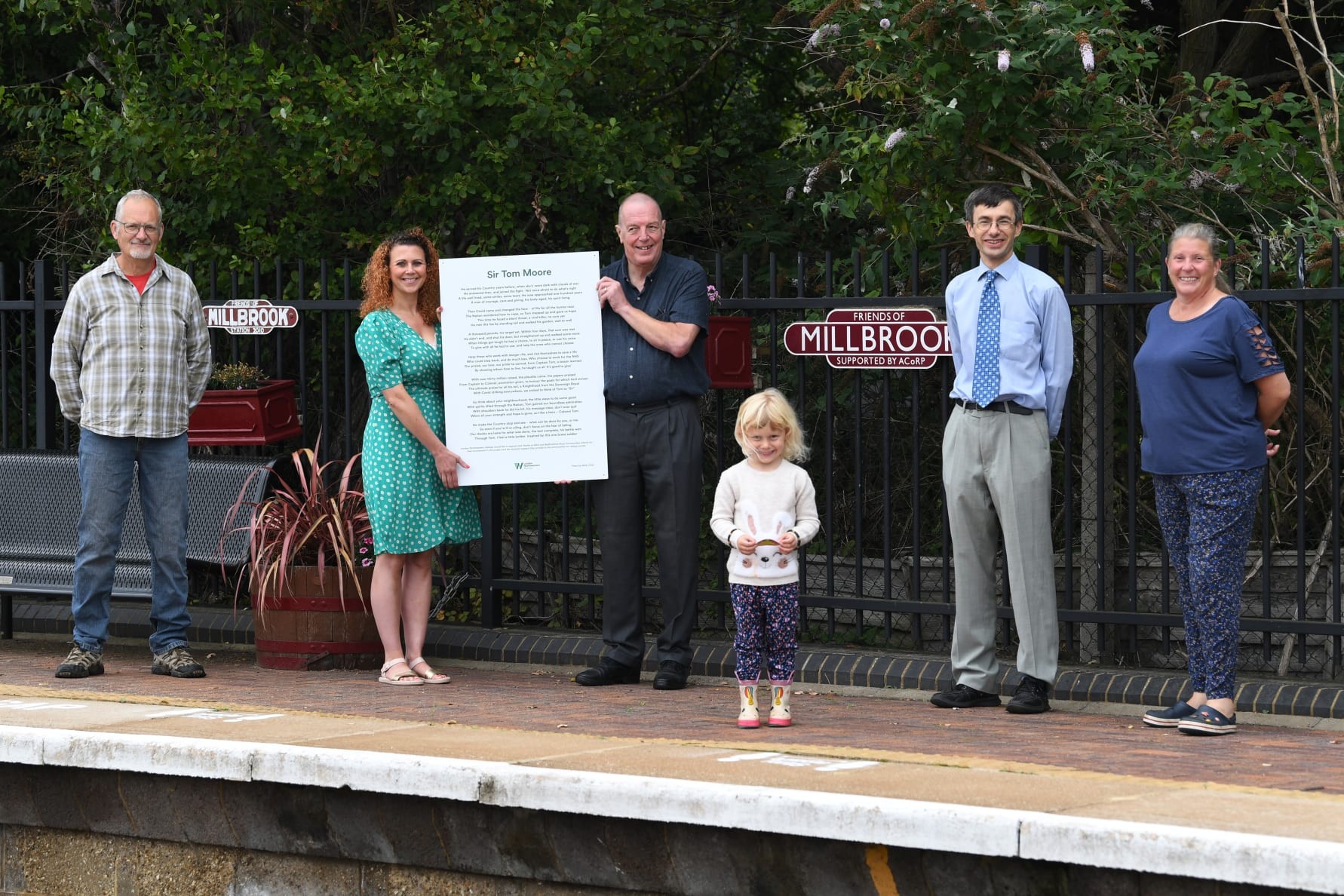London Northwestern Railway unveils poem to honour "Captain Tom" at his local station