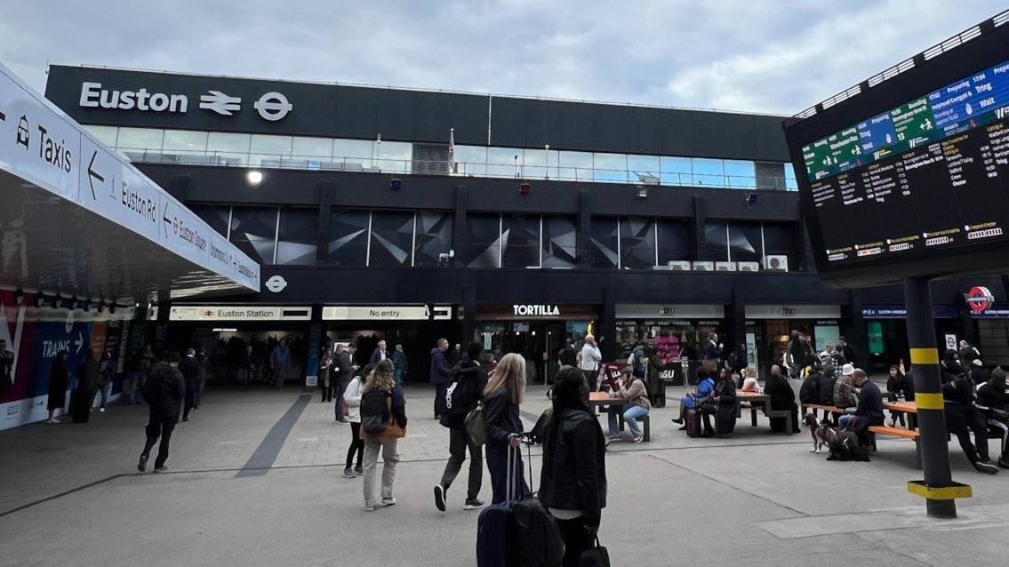 Network Rail trialling new boarding processes at London Euston